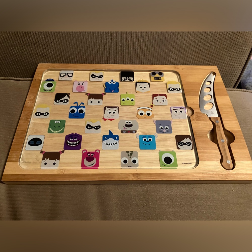 Pixar glass top servi tray and knife set